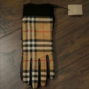 Burberry gloves 🧤